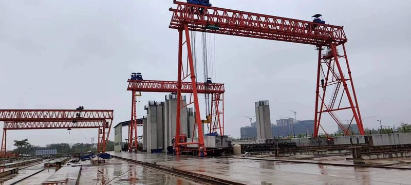 中冶集團(tuán)贛州贛南大道項(xiàng)目MG160T/10T-30M-21M龍門(mén)吊