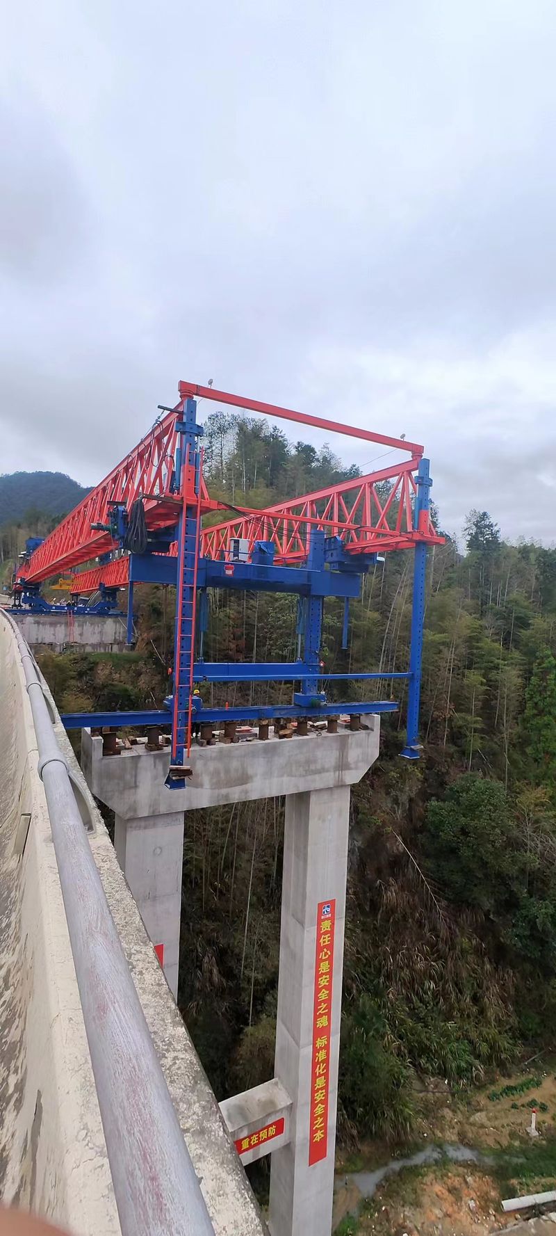 浙江路建塔石大橋加寬GYLQ200T-40M自平衡過(guò)跨架橋機(jī)