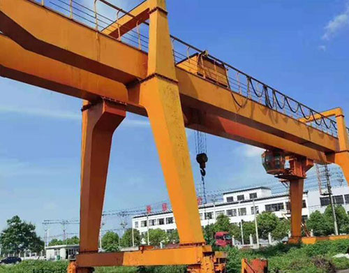 如何獲得龍門吊司機(jī)操作證，需要滿足哪些條件和通過(guò)哪些考試？